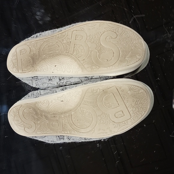 Gray CATS Bob's from Sketchers memory foam flats - Picture 2 of 3